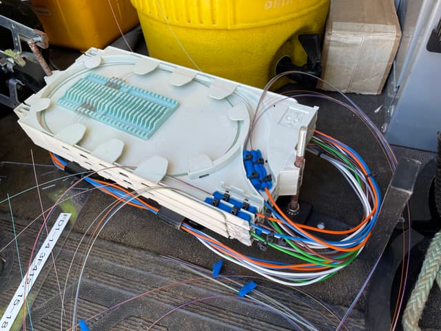 Fiber splice tray with completed fusion splices
